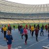 Флеш-моб з масових стрибків зі скакалкою серед дівчат